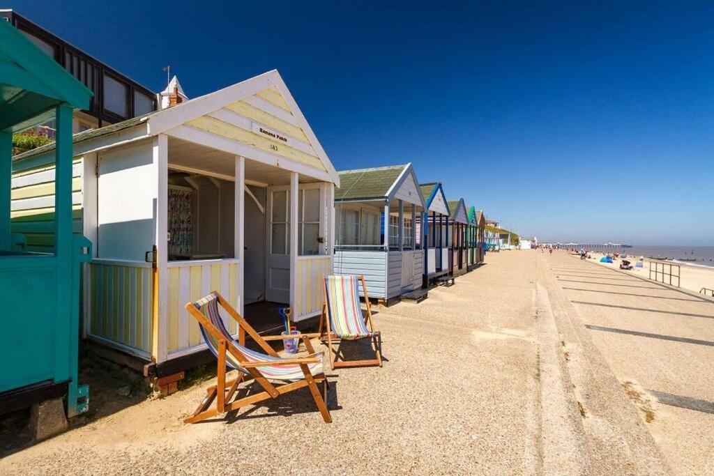 Covehithe House-Coastal Luxury- Sleeps 12-With Huge Swimspa! Wrentham Extérieur photo