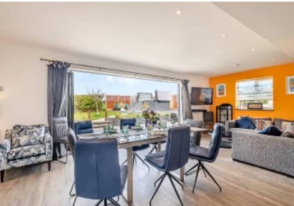 Covehithe House-Coastal Luxury- Sleeps 12-With Huge Swimspa! Wrentham Extérieur photo